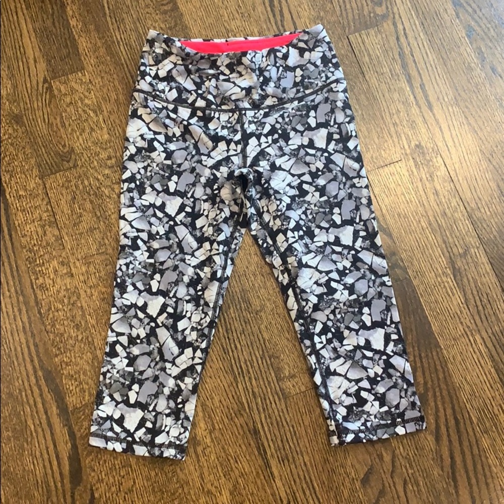 Victoria’s Secret Black & White Capri Leggings